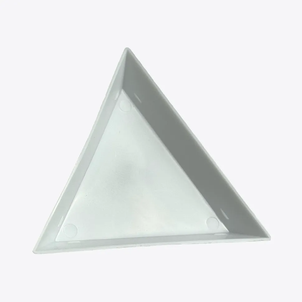 Bacs triangulaires en plastique